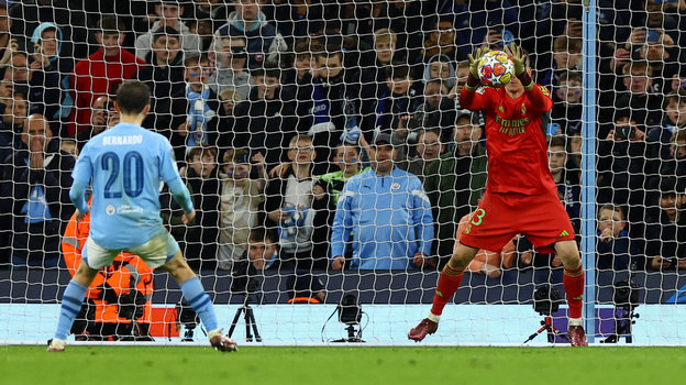 Андрей Лунин отражат пенальти в исполнении Бернарду Силвы. Футболист «Реала» Андрей Лунин отражат пенальти в исполнении Бернарду Силвы в матче против «Манчестер Сити»