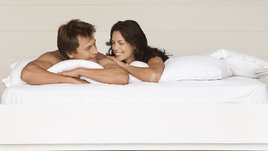 Мужчина и женщина в постели