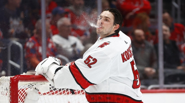 Петр Кочетков. Хоккеист «Каролины» Петр Кочетков.