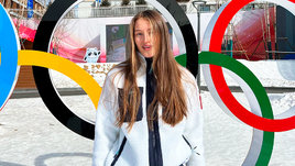 Прыгунья с трамплина Александра Кустова.