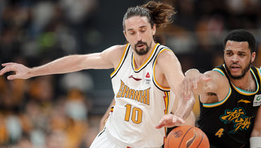 Алексей Швед в матче за «Шаньси».