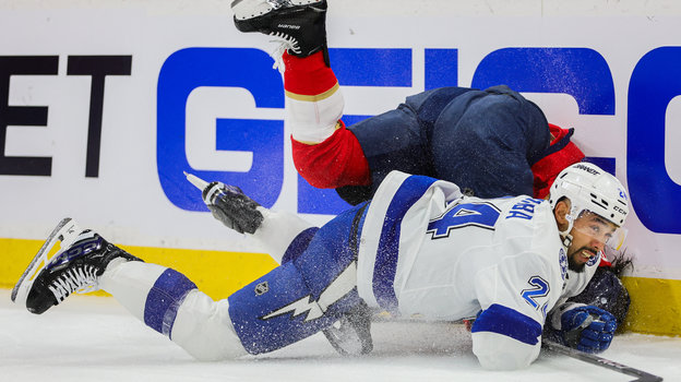 Мэттью Дамба. Хоккеист ХК «Тампа-Бэй» Мэттью Дамба.