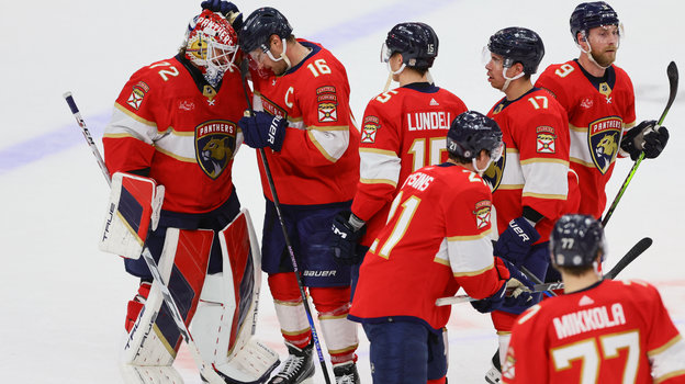 Александр Барков (№16) с Сергеем Бобровским. Хоккеисты ХК «Флорида» Александр Барков и Сергей Бобровский.