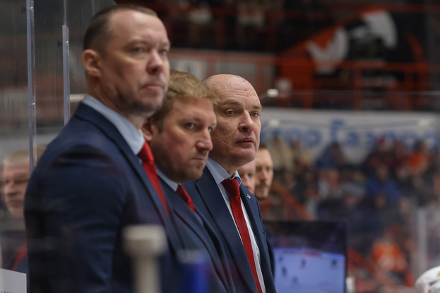 Тренерский штаб «Металлурга» во главе с Андреем Разиным. Главный тренер «Металлурга» Андрей Разин