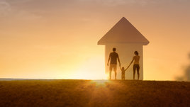 Семья покупает новый дом