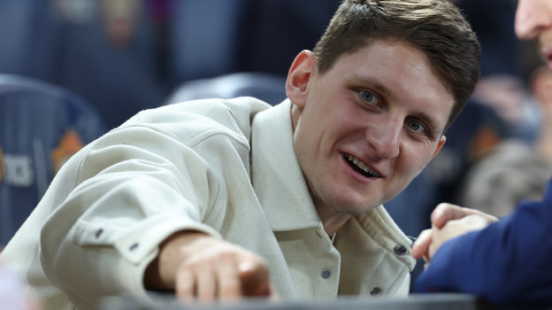 Футболист ЦСКА Игорь Дивеев на трибуне