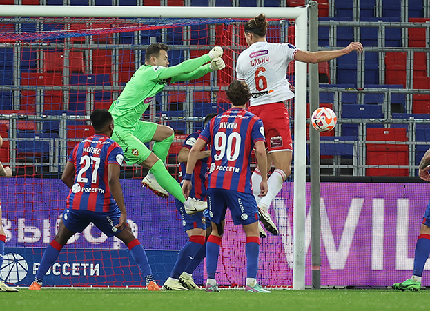 Опасный момент у ворот Игоря Акинфеева.