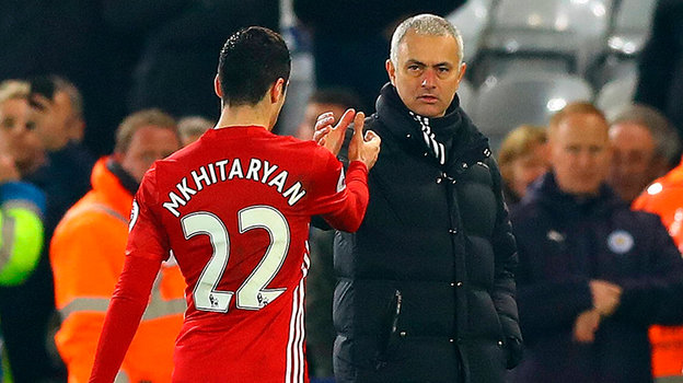 Генрих Мхитарян и Жозе Моуринью.