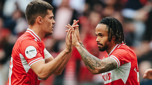 Роман Зобнин и Тео Бонгонда. Футболисты «Спартака» Роман Зобнин и Тео Бонгонда