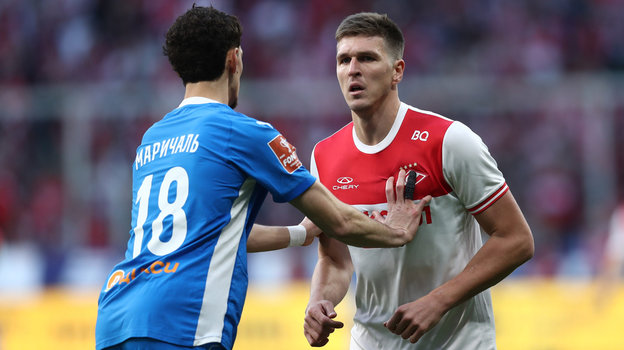 Николас Маричаль и Александр Соболев. Футболисты Николас Маричаль и Александр Соболев в матче «Динамо» - «Спартак»