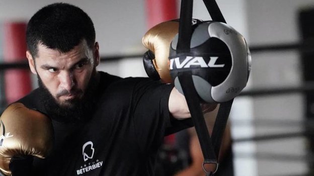 Артур Бетербиев.