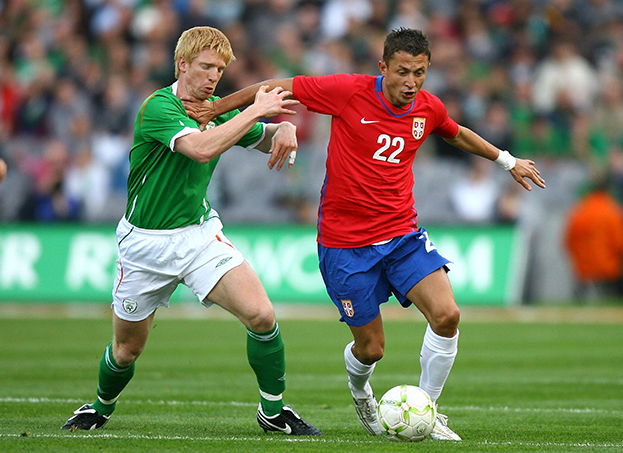 Саша Илич играет за сборную Сербии в 2008 году.