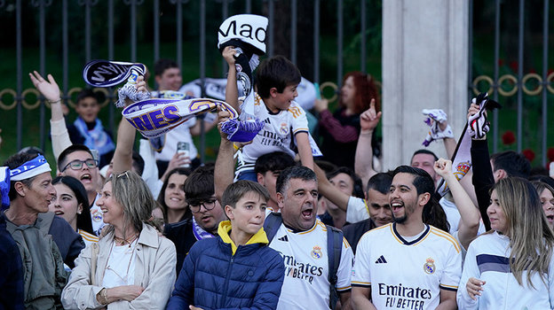 Болельщики «Реала» следят за матчем «Жироны» и «Барселоны».