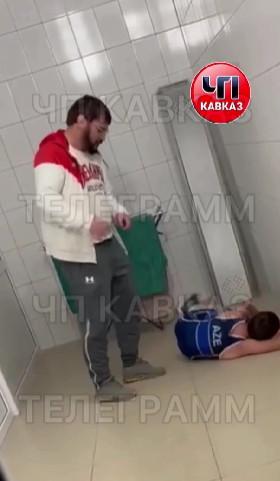 Тренер избил воспитанника после его поражения в поединке.