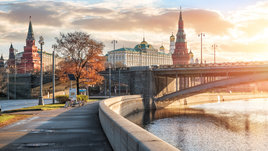 Вид на башни и храмы Московского Кремля