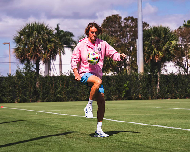 Стефанос Циципас умеет обращаться с мячом.