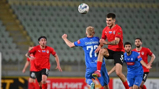 Александр Сандрачук (77-й номер) в матче «Динамо» — «Химки».