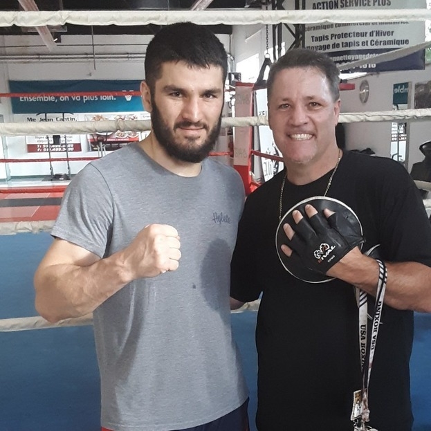 Артур Бетербиев и Джон Скалли.