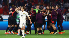 «Байер» снова спасся в самой концовке и сыграет в финале с клубом Миранчука, «Олимпиакос» пишет историю