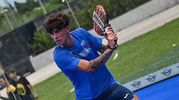 Падел-теннис.