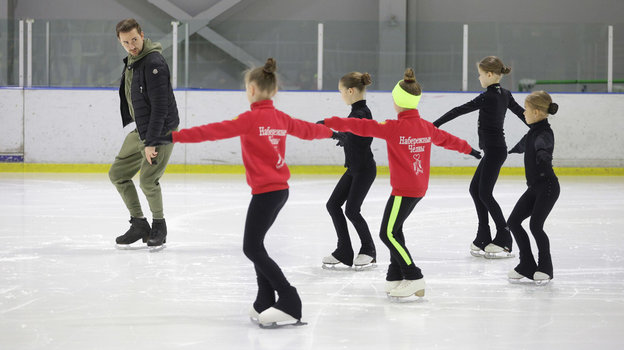 Мастер-класс Даниил Глейхенгауз для юных фигуристок. Даниил Глейхенгауз дает мастер-класс для юных фигуристок