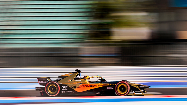 Роберт Шварцман. Гонщик Роберт Шварцман.