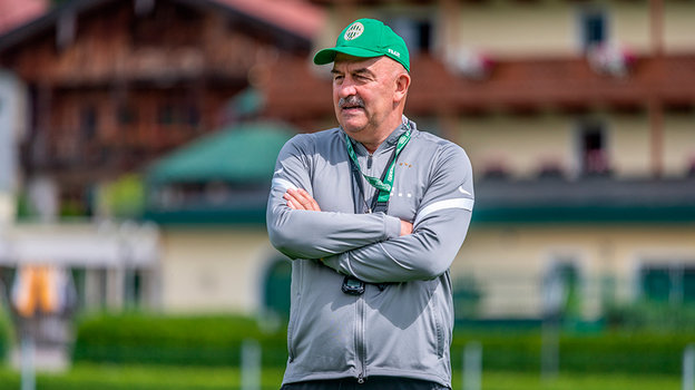 Станислав Черчесов. Тренер Станислав Черчесов.