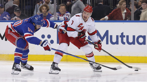 Дмитрий Орлов (справа).