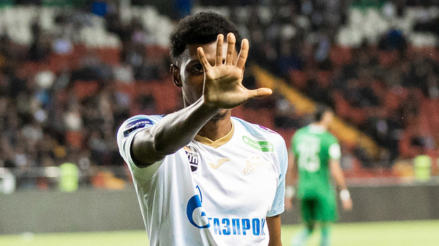 Матео Кассьерра. Футболист «Зенита» Матео Кассьерра.