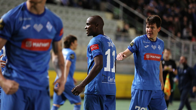 Нападающий махачкалинского «Динамо» Эгаш Касинтура.