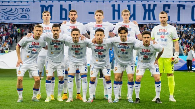 Футболисты ЦСКА в футболках в поддержку Владислава Торопа.