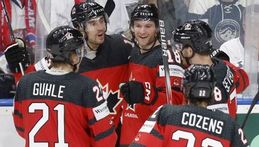 Хоккеисты сборной Канады.