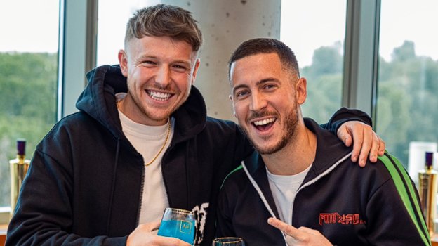 Чарли Морган (слева) и Эден Азар. Чарли Морган (слева) и Эден Азар.