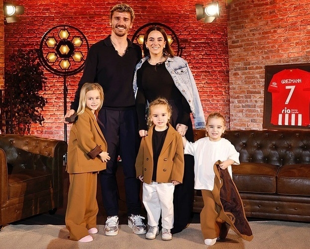 Антуан Гризманн с женой и детьми.