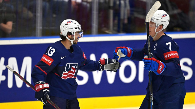 Джонни Годро и Брэди Ткачук. Хоккеисты сборной США Джонни Годро и Брэди Ткачук