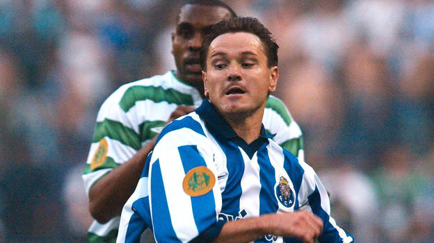 Дмитрий Аленичев в матче за «Порту». Футболист Дмитрий Аленичев в матче за «Порту»