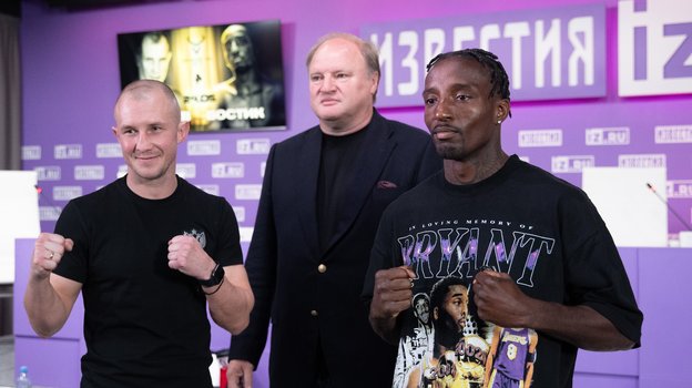 Роман Андреев, промоутер Владимир Хрюнов и Терелл Бостик.