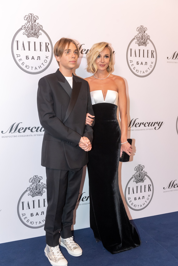 Полина Гагарина с сыном Андреем.