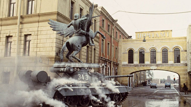 Кадр из фильма «Золотой глаз»