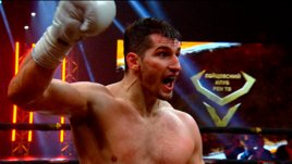 Папин сделал нокаут во втором раунде, а Дацик пнул лежащего соперника