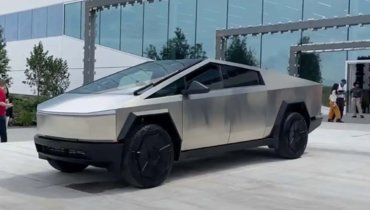Tesla Cybertruck AWD Foundation.
