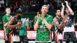 Баскетболист УНИКСа Вячеслав Зайцев.