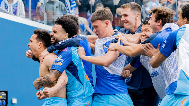 Футболисты «Зенита» в очередной раз стали чемпионами России. Футболисты «Зенита» в очередной раз стали чемпионами России