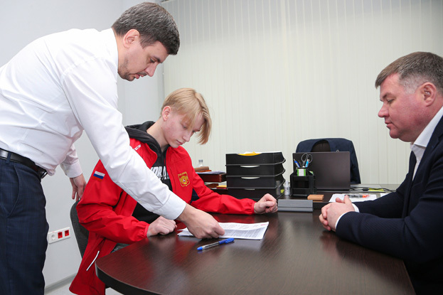 Виктор Меркулов, Всеволод Цевелев и Лев Крутохвостов. Виктор Меркулов, Всеволод Цевелев и Лев Крутохвостов