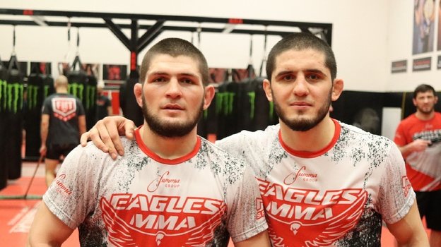 Ислам Махачев и Хабиб Нурмагомедов.