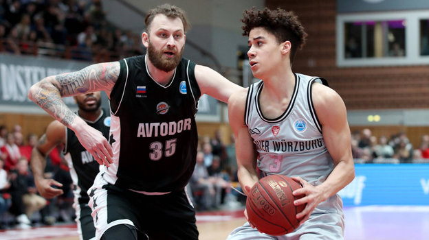 Артем Забелин и Джошуа Обиси. Баскетболисты Артем Забелин и Джошуа Обиси