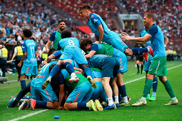 Радость футболистов «Зенита» после гола Нуралы Алипа в добавленное время.