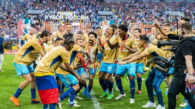 «Зенит» празднует победу в Кубке России.