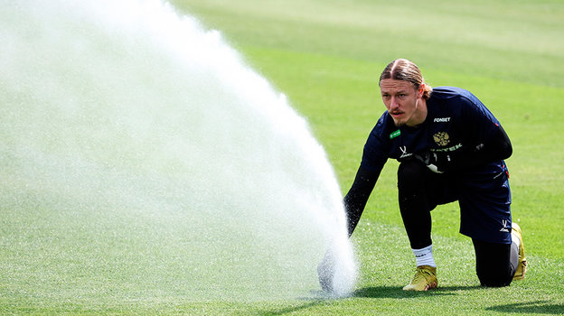 Матвей Сафонов. Голкипер сборной России Матвей Сафонов.