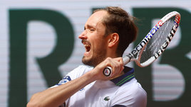 Медведев — мимо четвертьфинала «Ролан Гаррос». Серия без титулов продолжается